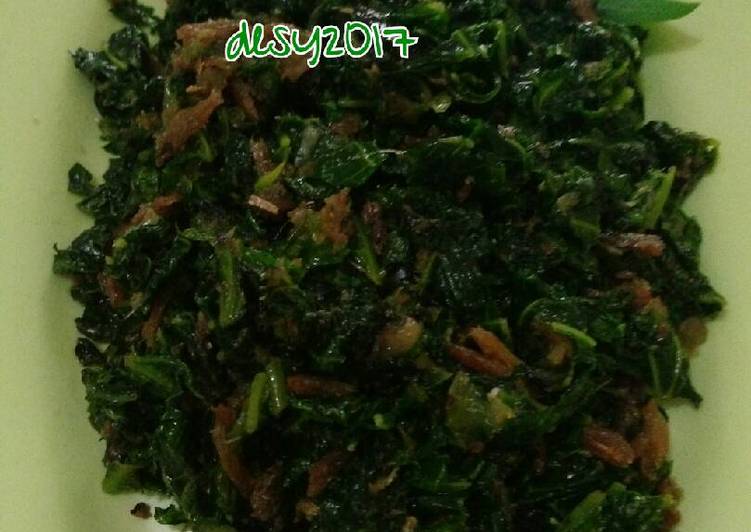 Resep Oseng daun pepaya plus teri Dari Desy Priyatiningsih