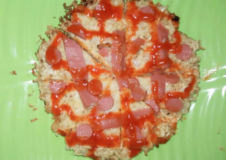 resep masakan Pizza mie instan simple cocok buat cemilan tengah malam