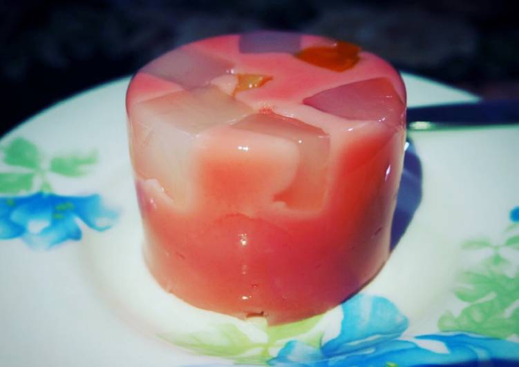 resep lengkap untuk Puding Strawberry + Buah