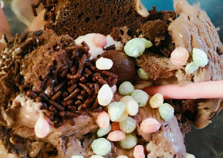 bahan dan cara membuat Homemade ice cream with brownies