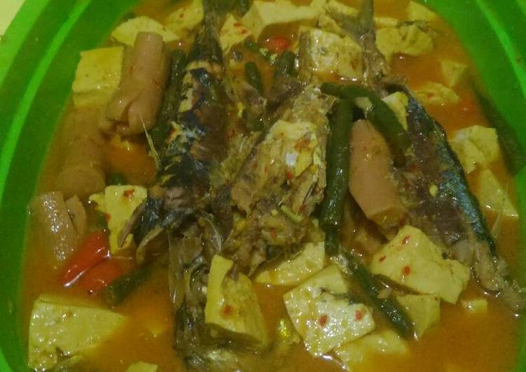 resep lengkap untuk Ikan kembung kuah santan pedas