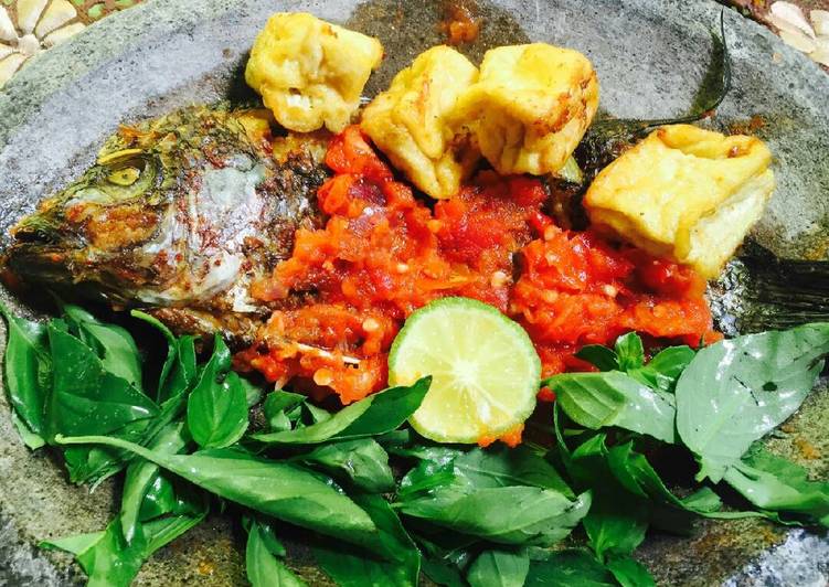 bahan dan cara membuat Ikan mujaer goreng