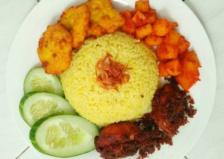 cara membuat Nasi Kuning Kaldu Ungkepan Ayam