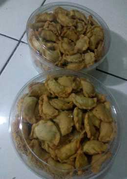 Pastel kering isi abon