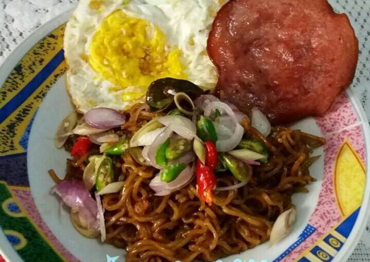 gambar untuk cara membuat Mie goreng sambal matah khas Bali