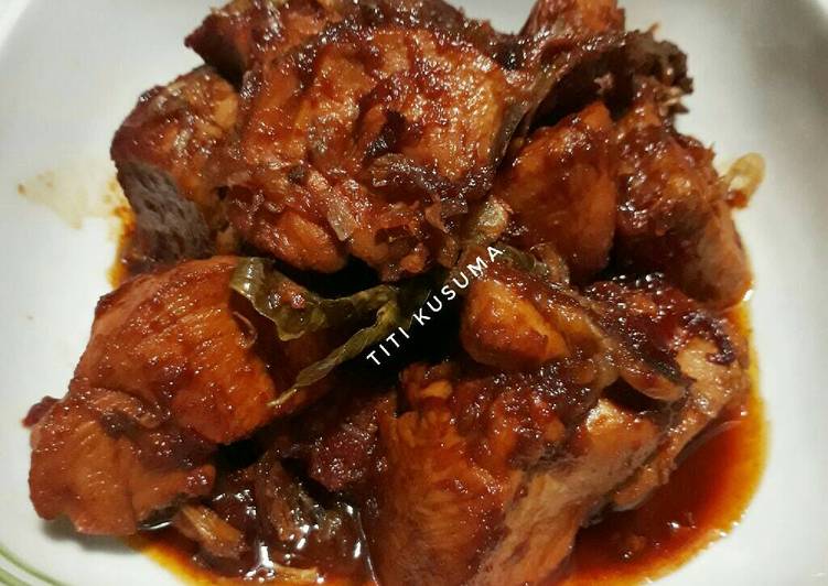 gambar untuk cara membuat Semur Ayam pedas