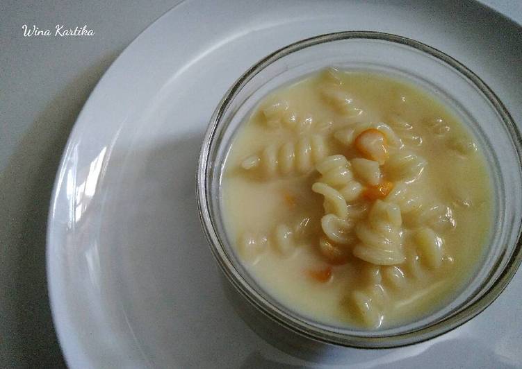 cara membuat Simple Macaroni Cream Soup