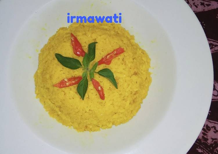 1. Nasi Kuning Simple