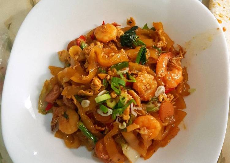 resep lengkap untuk Kwetiaw Goreng Seafood