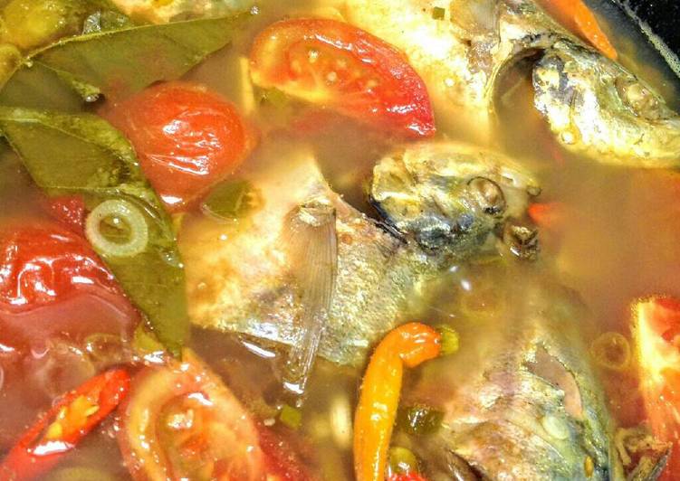 Hasil gambar untuk Ikan Kembung Kuah Seger