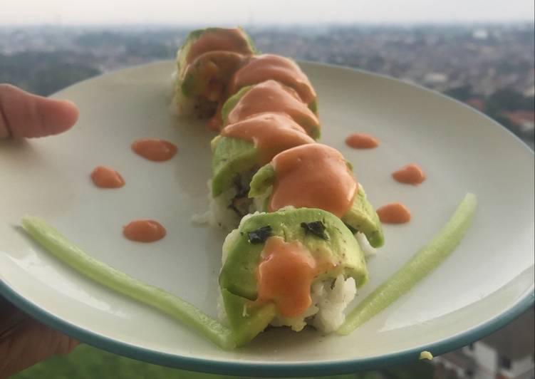 gambar untuk cara membuat Dragon roll sushi