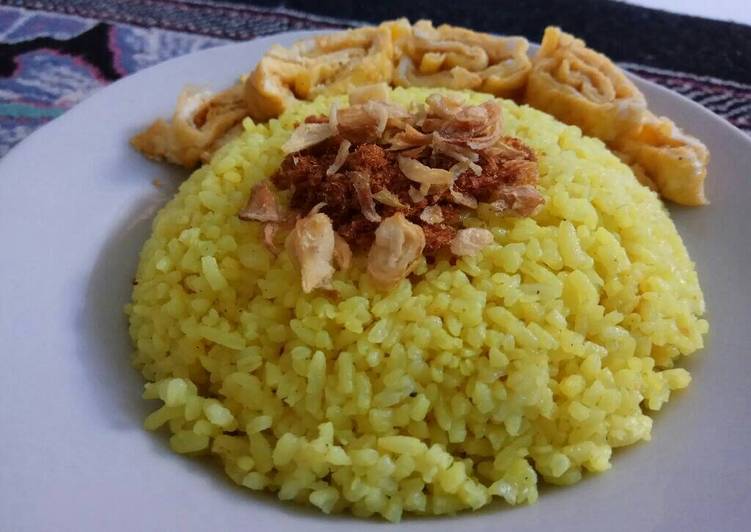 resep makanan Nasi Kuning Simple (ricecooker)