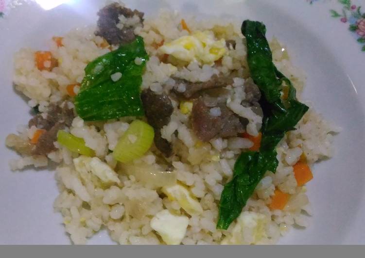 bahan dan cara membuat Nasi goreng daging marinasi kecap inggris