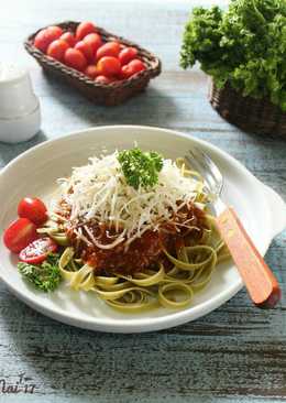 Spinach Fettuccine Bolognese