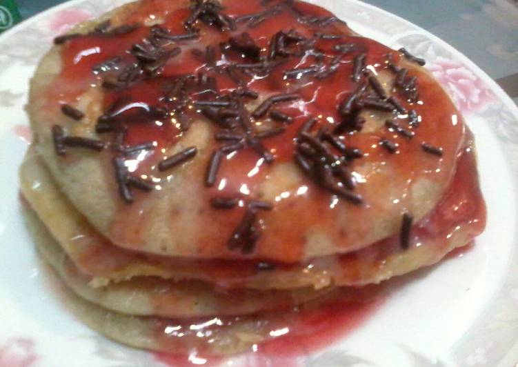 gambar untuk resep makanan Pancake Pisang saus Strobery