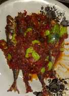 Balado ikan cue pete