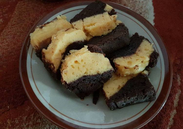 resep Brownies Simple Cokelat layer Keju No Mixer