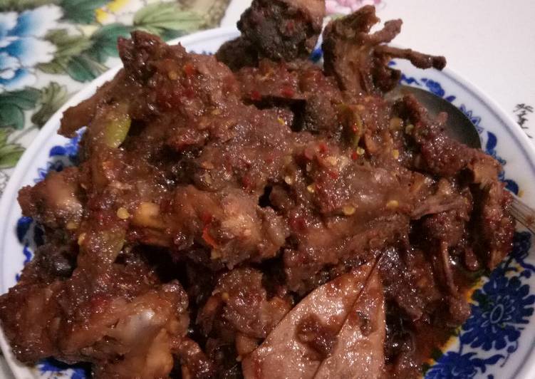 resep masakan Sambel Oseng Balungan Ayam Mercon Mbledos With Pete