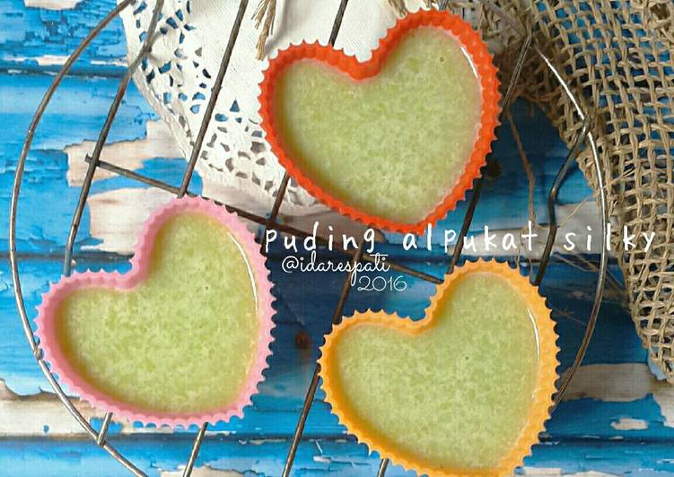 bahan dan cara membuat Puding Alpukat silky puyo saus karamel