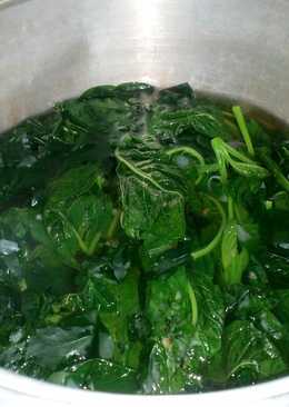 Sayur bayam dan daun katu