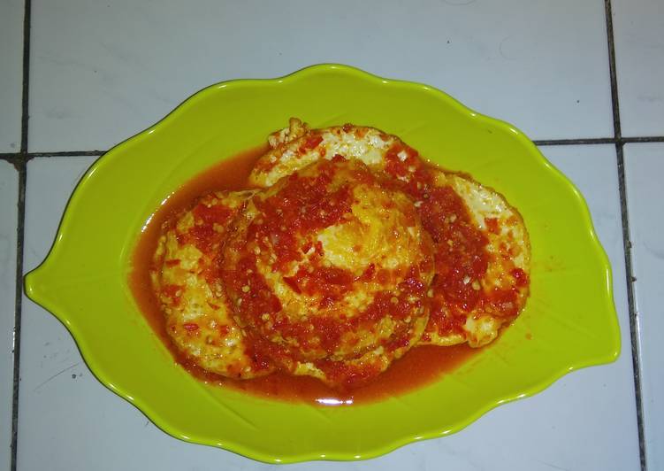 gambar untuk cara membuat Telor ceplok balado