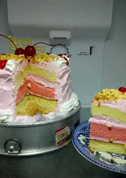 Strawberry ice cream cake