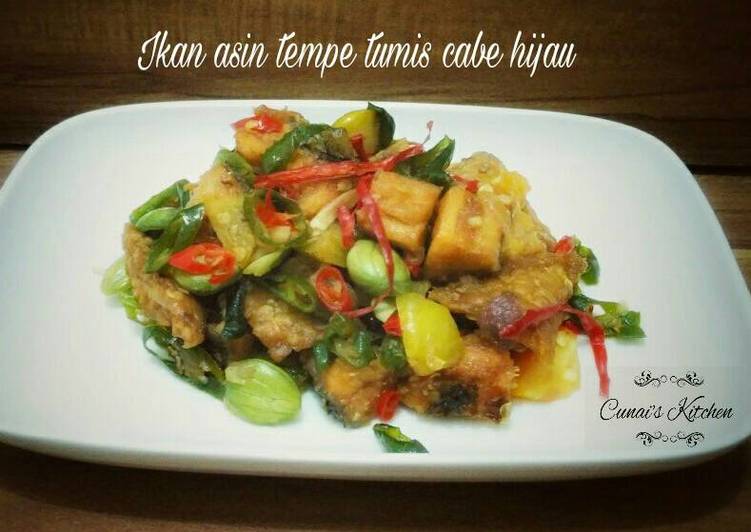 gambar untuk cara membuat Ikan Asin Tempe Tumis Cabe Hijau