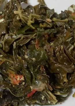 Sayur daun singkong (tanpa santan, bumbu kemiri)