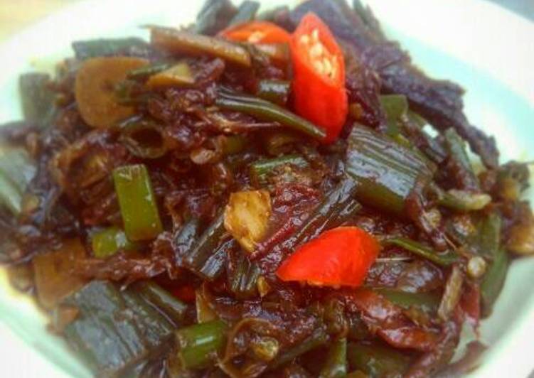 Resep Blalo bunga bawang merah tumis ikan asin Dari Nuraini Binti Gofur