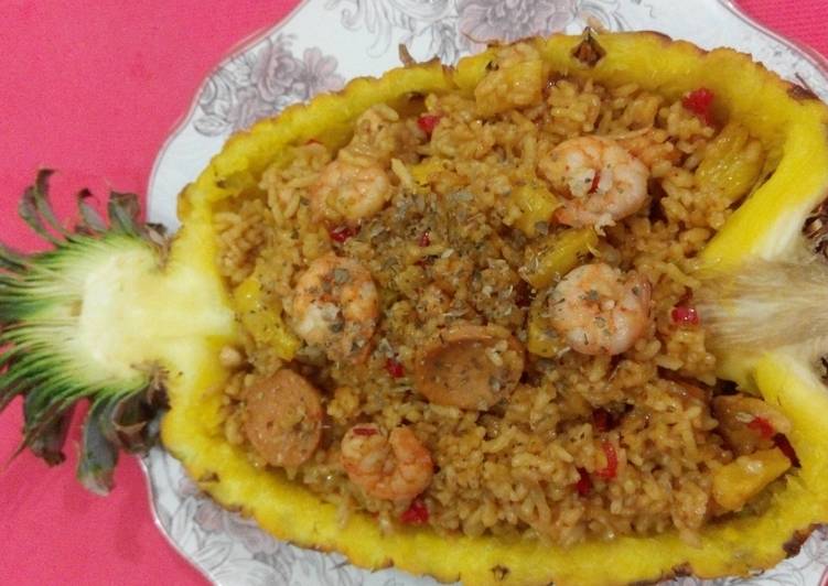 bahan dan cara membuat Nasi goreng Seafood Nanas