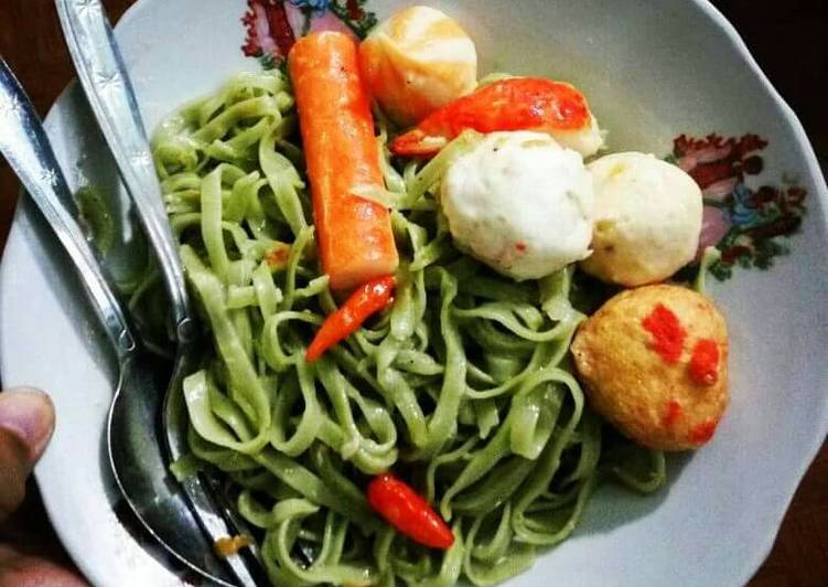 gambar untuk resep makanan Suki & Mie Bayam Kuah Tomyam