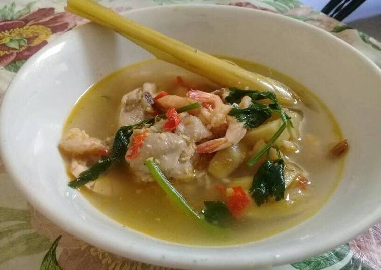 resep makanan Tomyam seafood