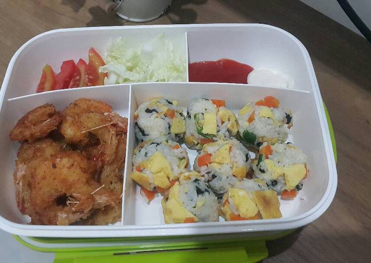 cara membuat Bola nasi dan udang tempura