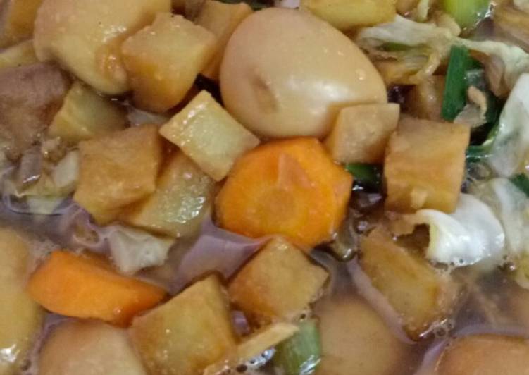 bahan dan cara membuat Semur kentang puyuh