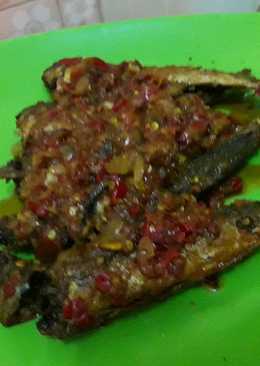 Ikan layang sambal terasi