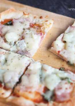 Easy thin crust pizza