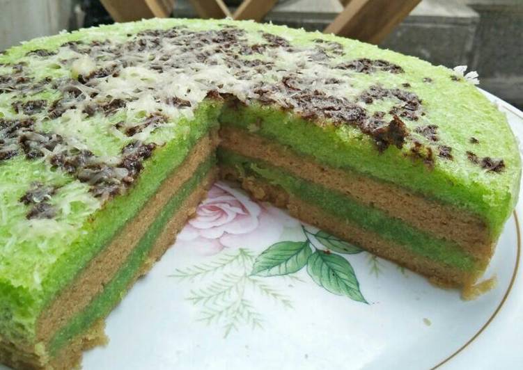 gambar untuk resep Bolu Pelangi Kukus Sederhana - tanpa timbangan