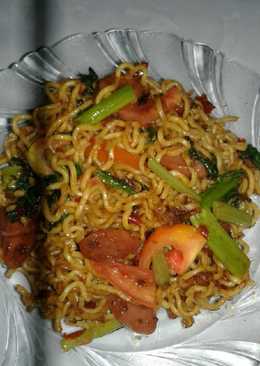 Mie telor goreng pedas (masakan rumah sederhana)