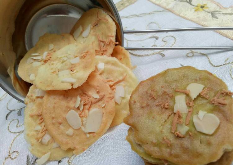 gambar untuk resep Almond tuiles copy cat Almond crispy cheese by Olinos