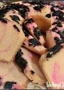 Bolu panggang Nutrijell Strawbery tabur Oreo