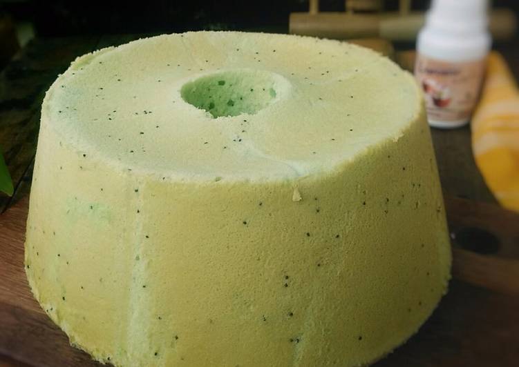 bahan dan cara membuat Pandan White Eggs Chiffon Cake