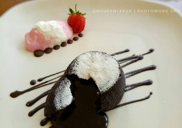 bahan dan cara membuat Chocolate lava cake