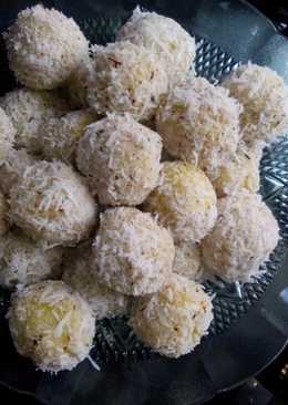 Kue bola kelapa gula merah