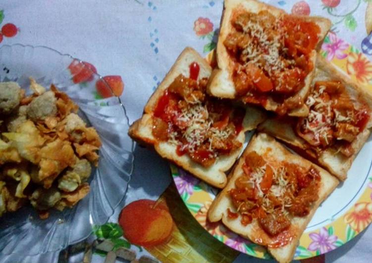 Resep Pizza Roti Tawar toping Batagor - Maryam Ummu Qais