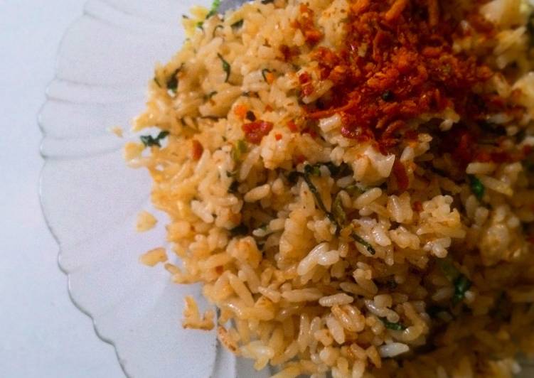 gambar untuk cara membuat Nasi Goreng Keju Tabur Bon Cabe (Sarapan Hari 4)