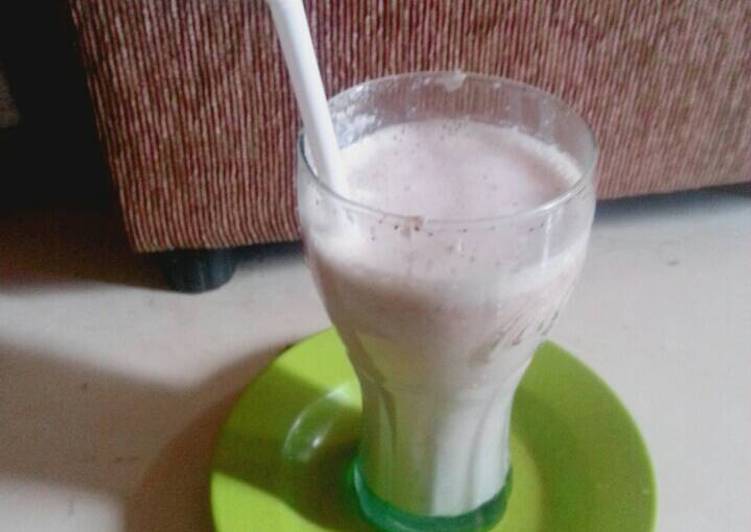 Resep Cara membuat milkshake stawberry oatmeal Karya Ikha Ariana