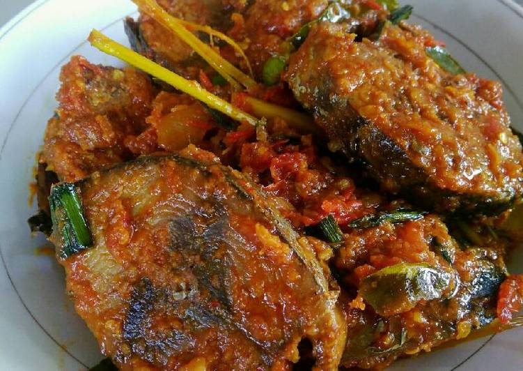 gambar untuk cara membuat Ikan tongkol bumbu rica rica