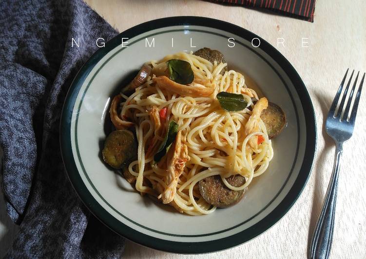 resep makanan Spaghetti Terong Ayam Pedas