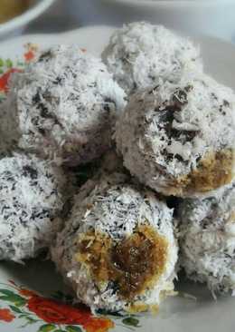 Klepon kentang Isi Gula palem, coklat dan keju