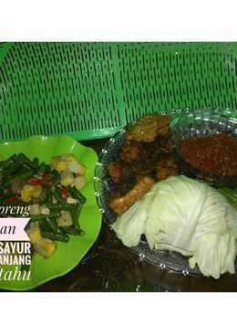 Ayam goreng dan oseng kacang panjang